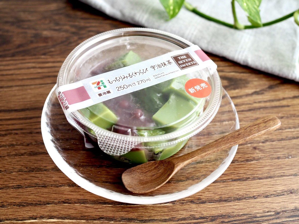 おいしい食べ方を発見！セブン新作「もっちりみるくわらび 宇治抹茶