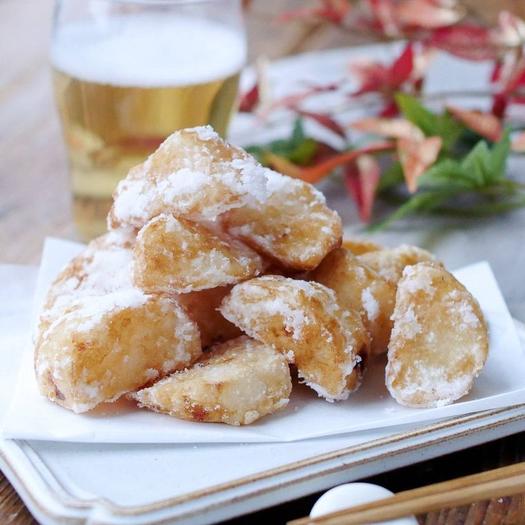 皿に盛られた長芋の唐揚げ