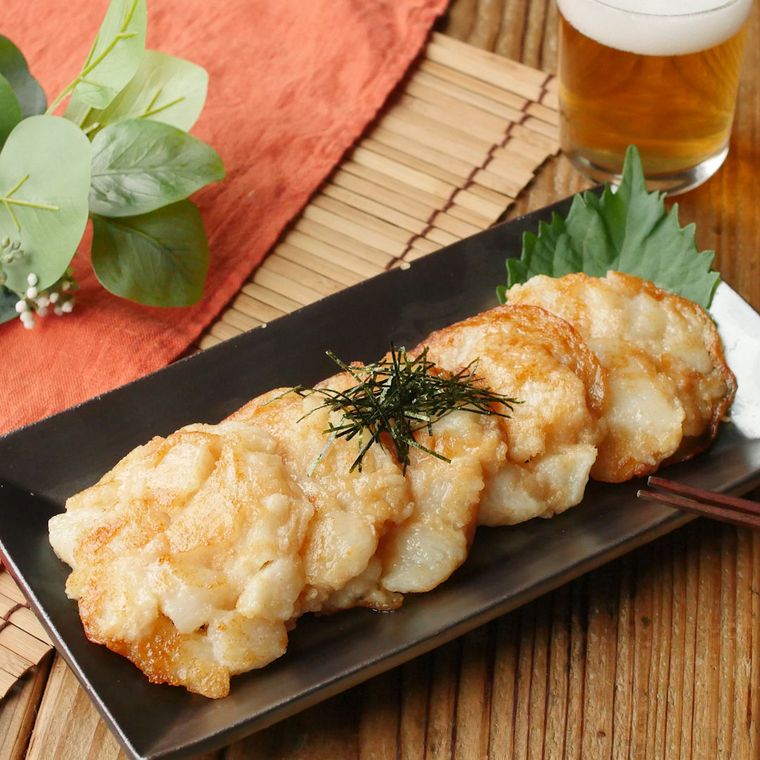 皿に盛られたシャキほくっ明太長芋チヂミ