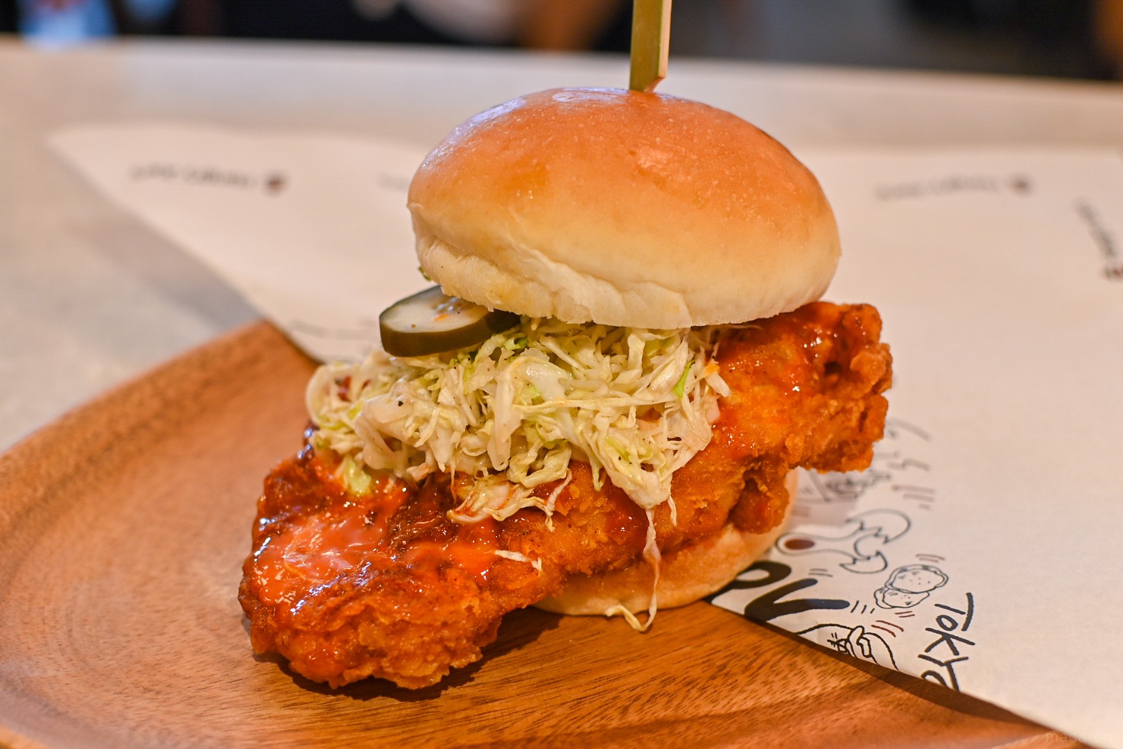 米国チキンバーガー店が日本初上陸！「ハングリィジョーズ」のメニュー