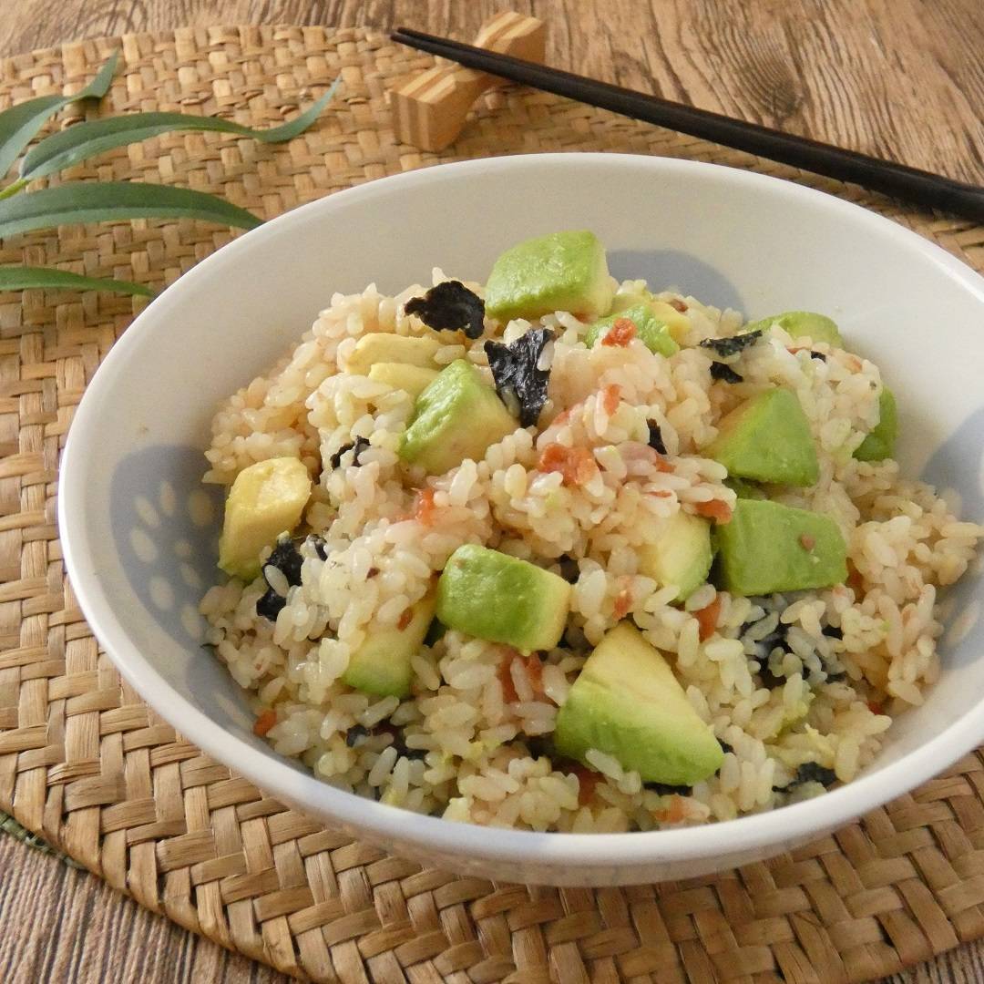 おかわりが止まらない！3種の簡単「混ぜご飯」レシピ - macaroni