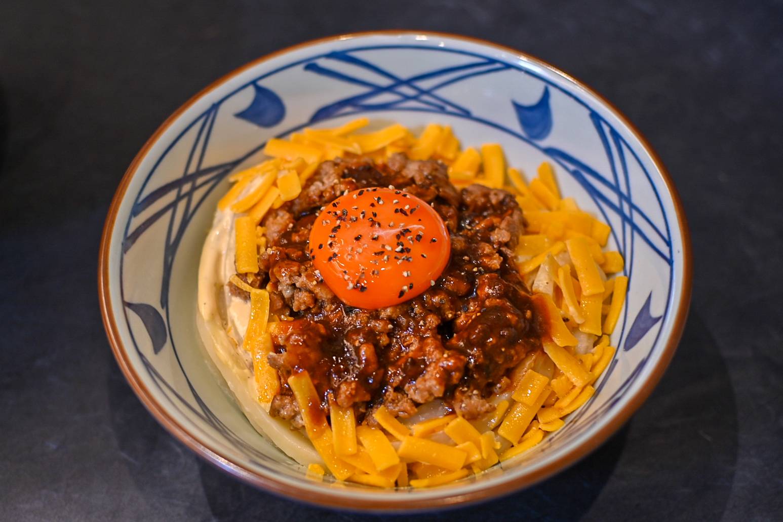 丸亀製麺から月見が出た！2つの釜玉うどんを食べ比べ【牛すき or 粗