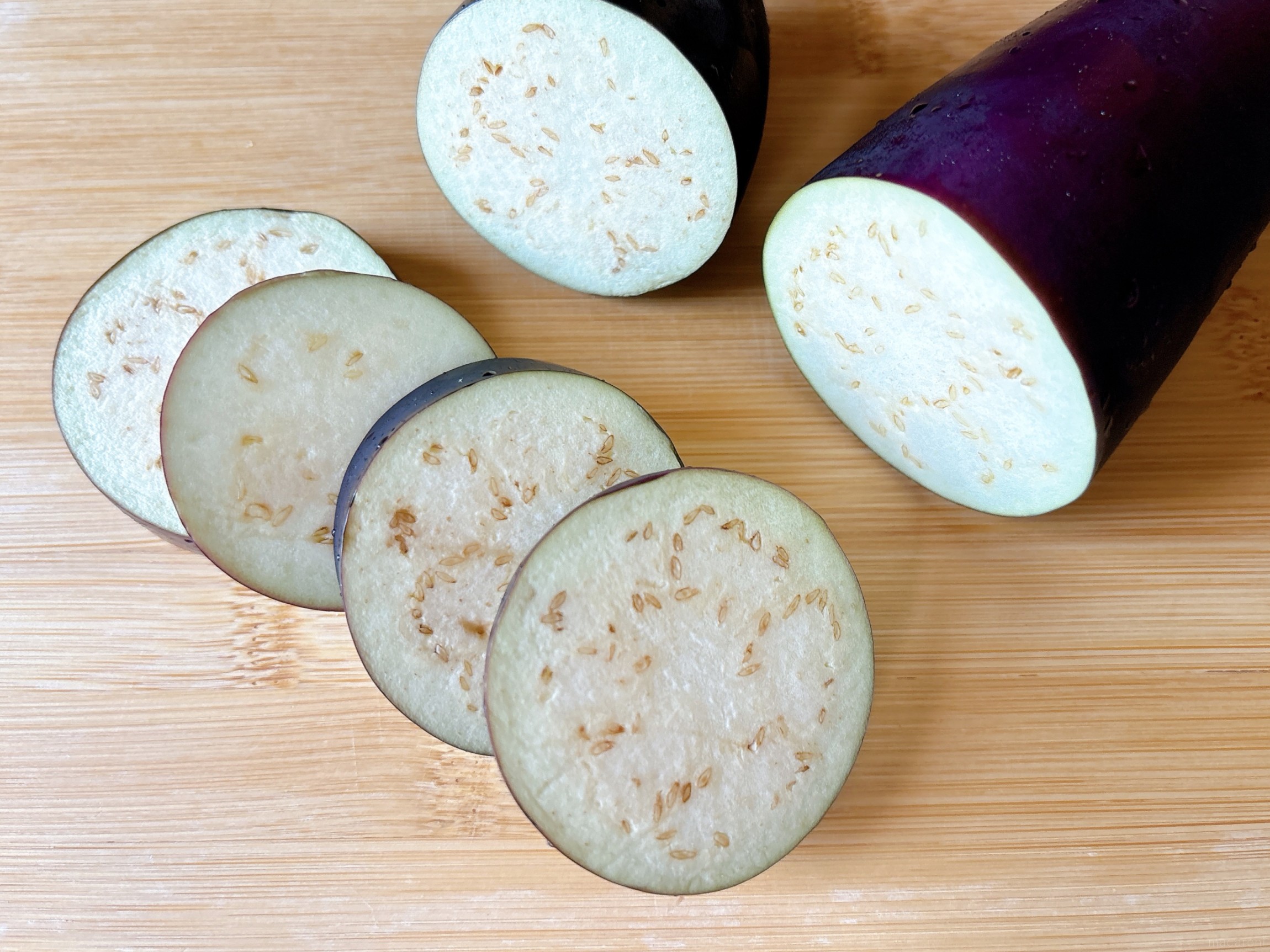 なすを切ったら黒いぶつぶつが！」「腐っている？」を野菜ソムリエが