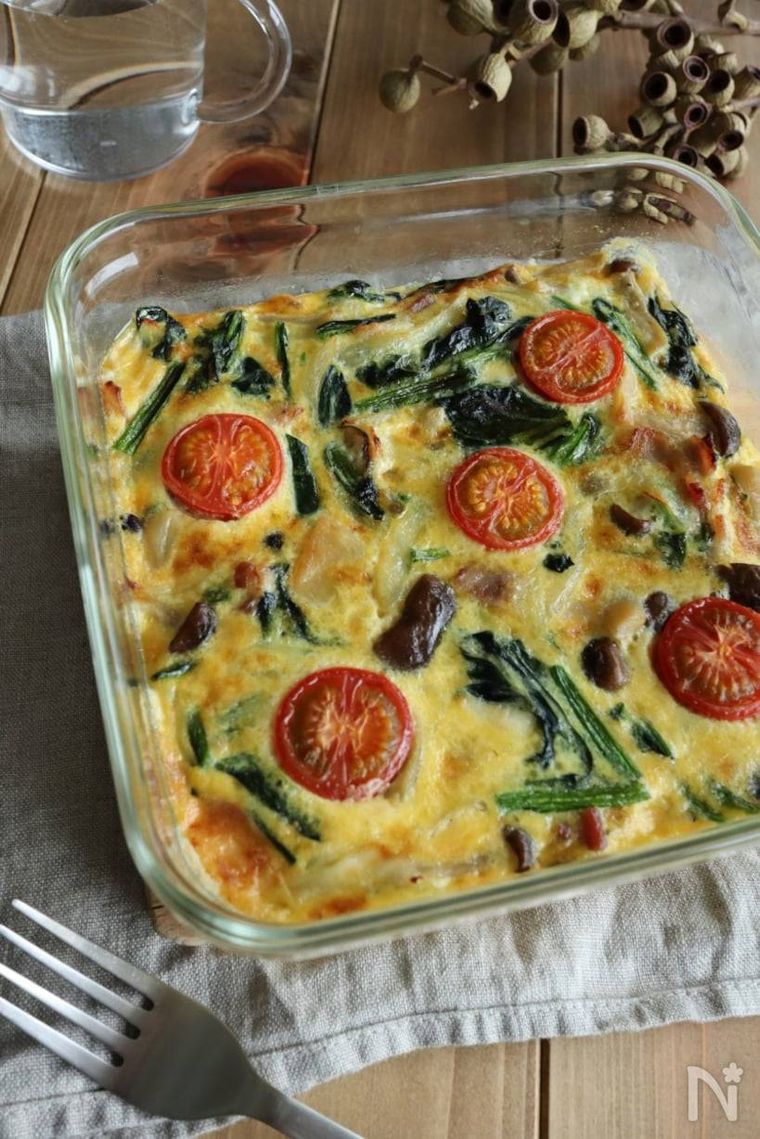 耐熱容器に入ったスパニッシュオムレツ