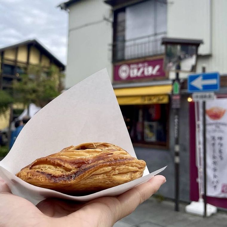 手のひらサイズで食べ歩きにもぴったりの完熟スイートポテトパイ