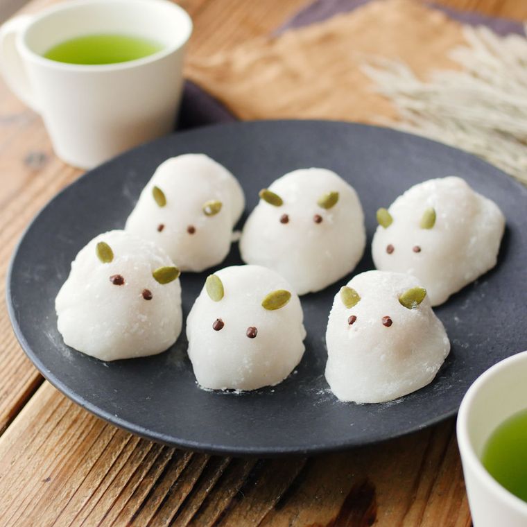 うさぎの形をした大福