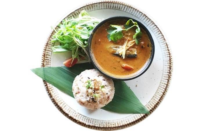 marusanwacca秋刀魚と梅肉のスパイスカレー