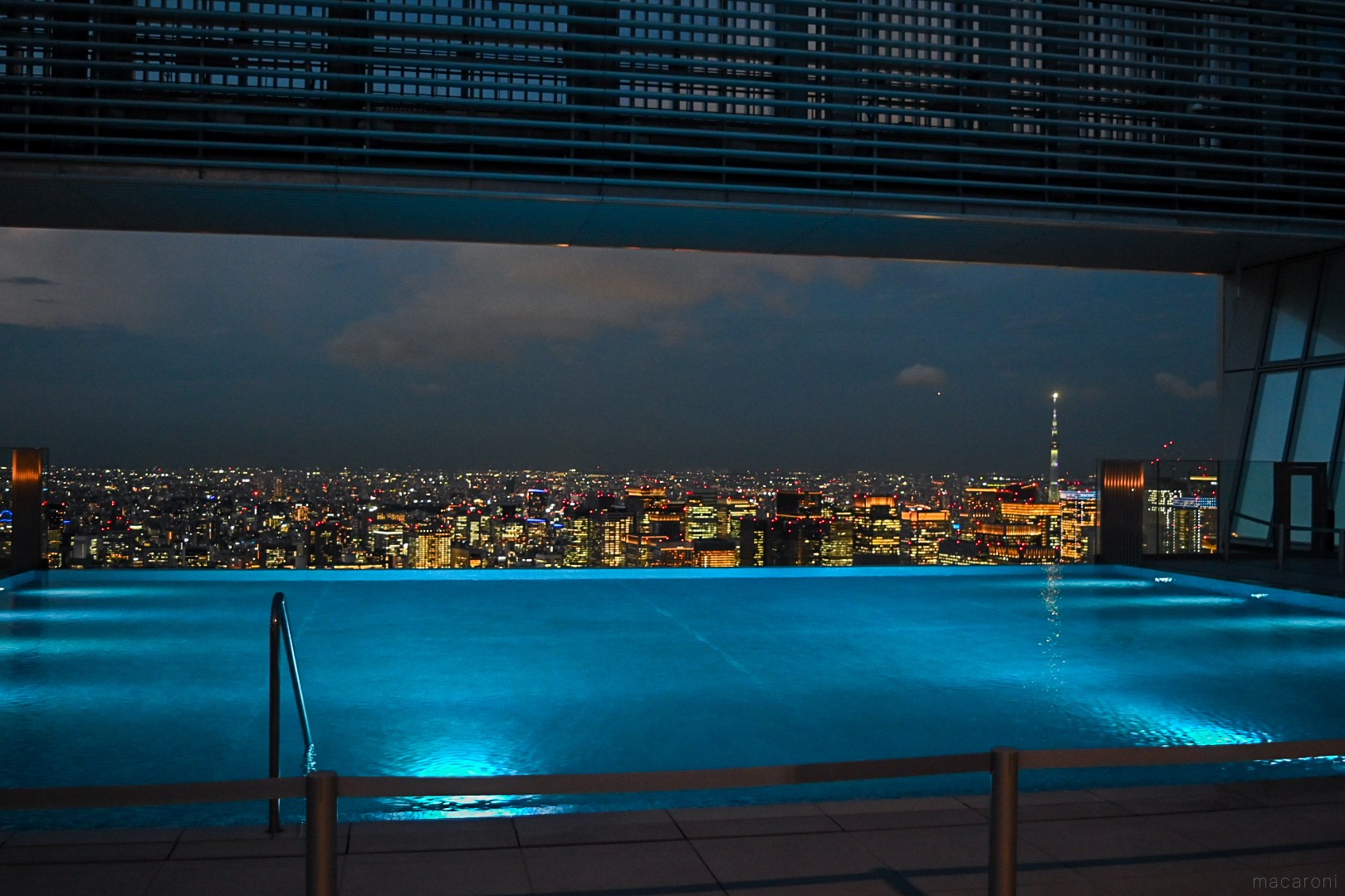 虎ノ門ヒルズ「TOKYO NODE」の屋上庭園。東京の絶景を望むスカイ