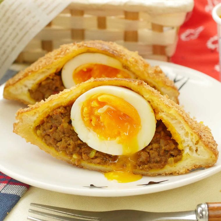 食パンで作ったカレーパンの断面