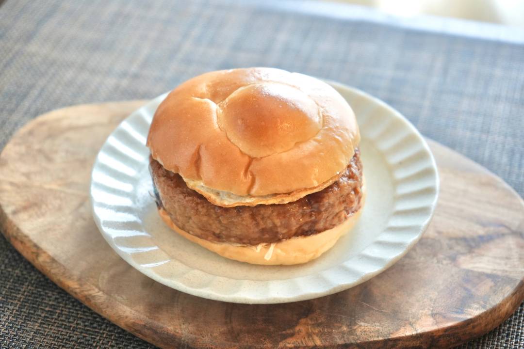 見かけたら即購入が吉。ローソン新作「とろ〜り月見鶏つくねバーガー