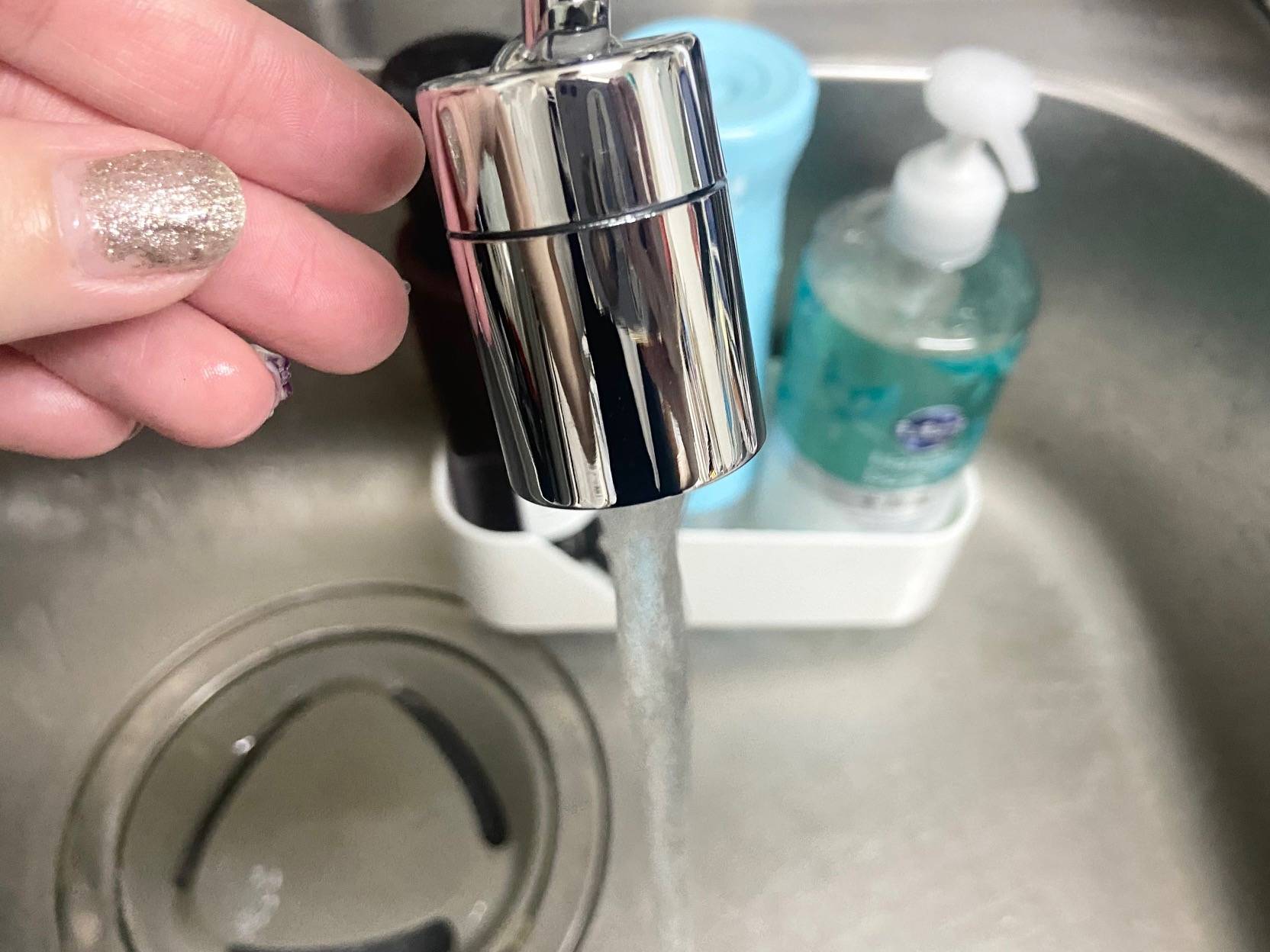 買ってよかった！スリコの「切り替え蛇口シャワーヘッド」はコスパ抜群で賃貸もOK - macaroni