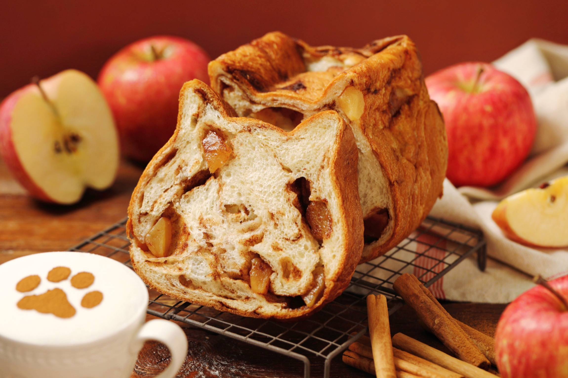 ねこねこ食パン シナモンアップル」が期間限定で新登場！クロワッサン
