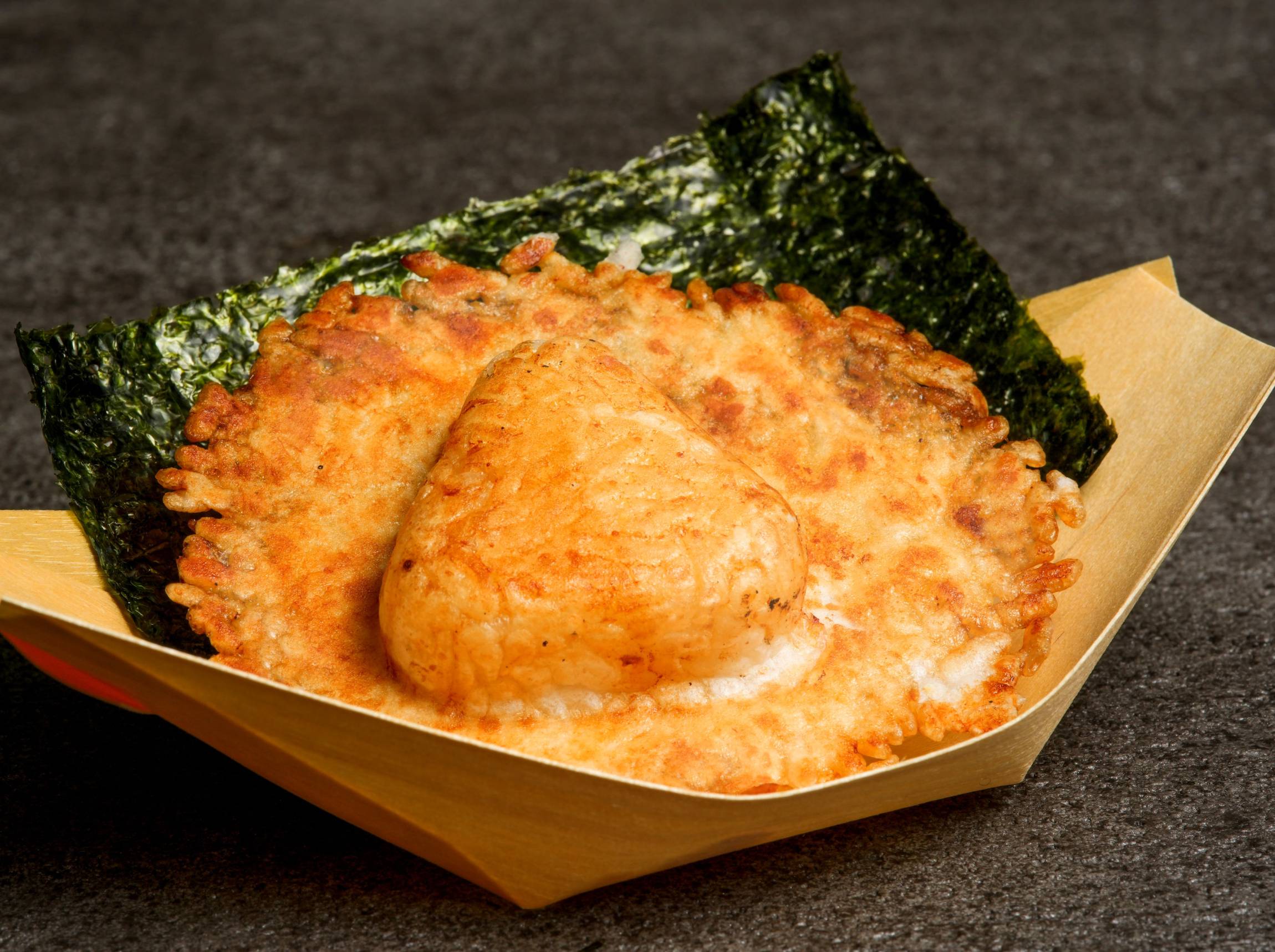 羽根つき焼きおにぎり専門店「築地のにぎり」がオープン！うに、いくら