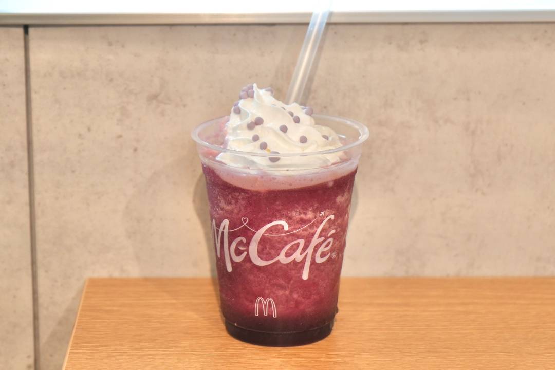 岳中爽果　マックカップ 紫のつぶつぶの正体は？マクドナルド新作「巨峰フラッペ」が映え系と