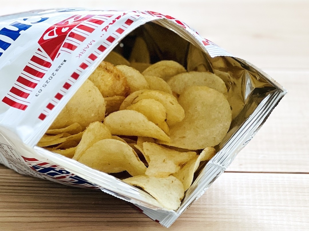 ポテトチップスは冷凍保存するのが正解？検証した結果「こうなるのか