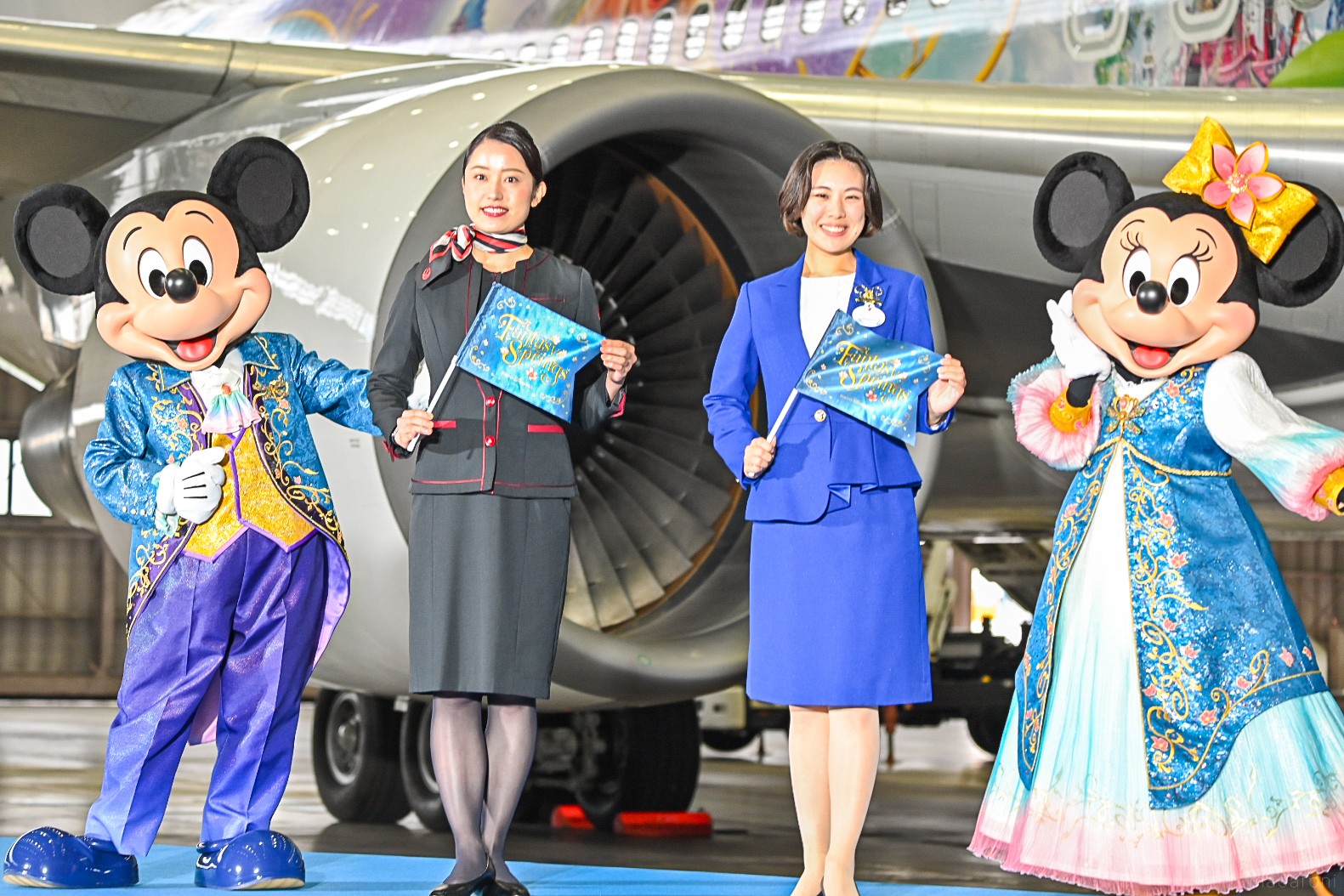 機内に潜入！ファンタジースプリングスの特別塗装機「JAL Fantastic