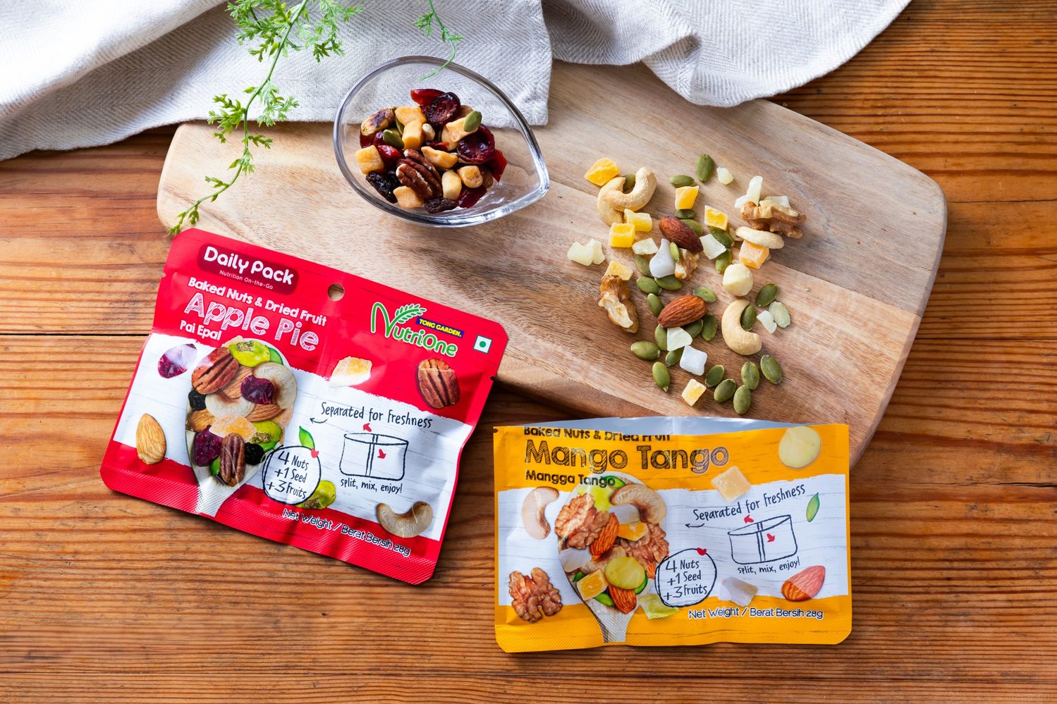 ナッツが2種類テーブルにおいてある