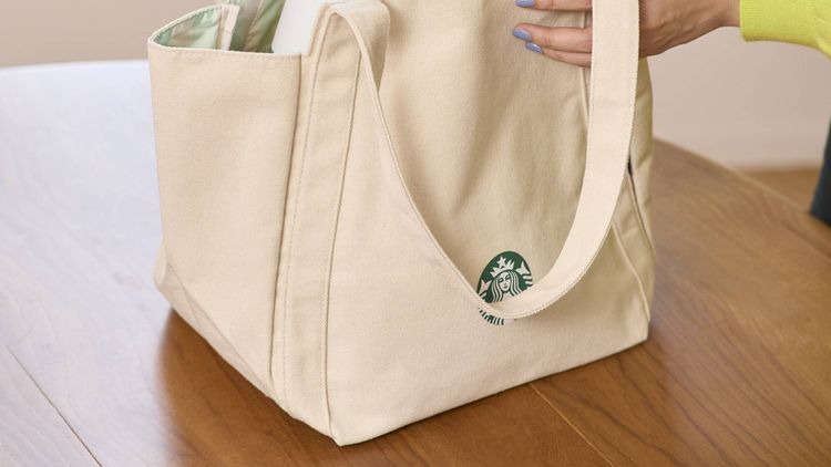 スタバの2025年「福袋」が抽選発売決定！予約方法や気になる中身は 