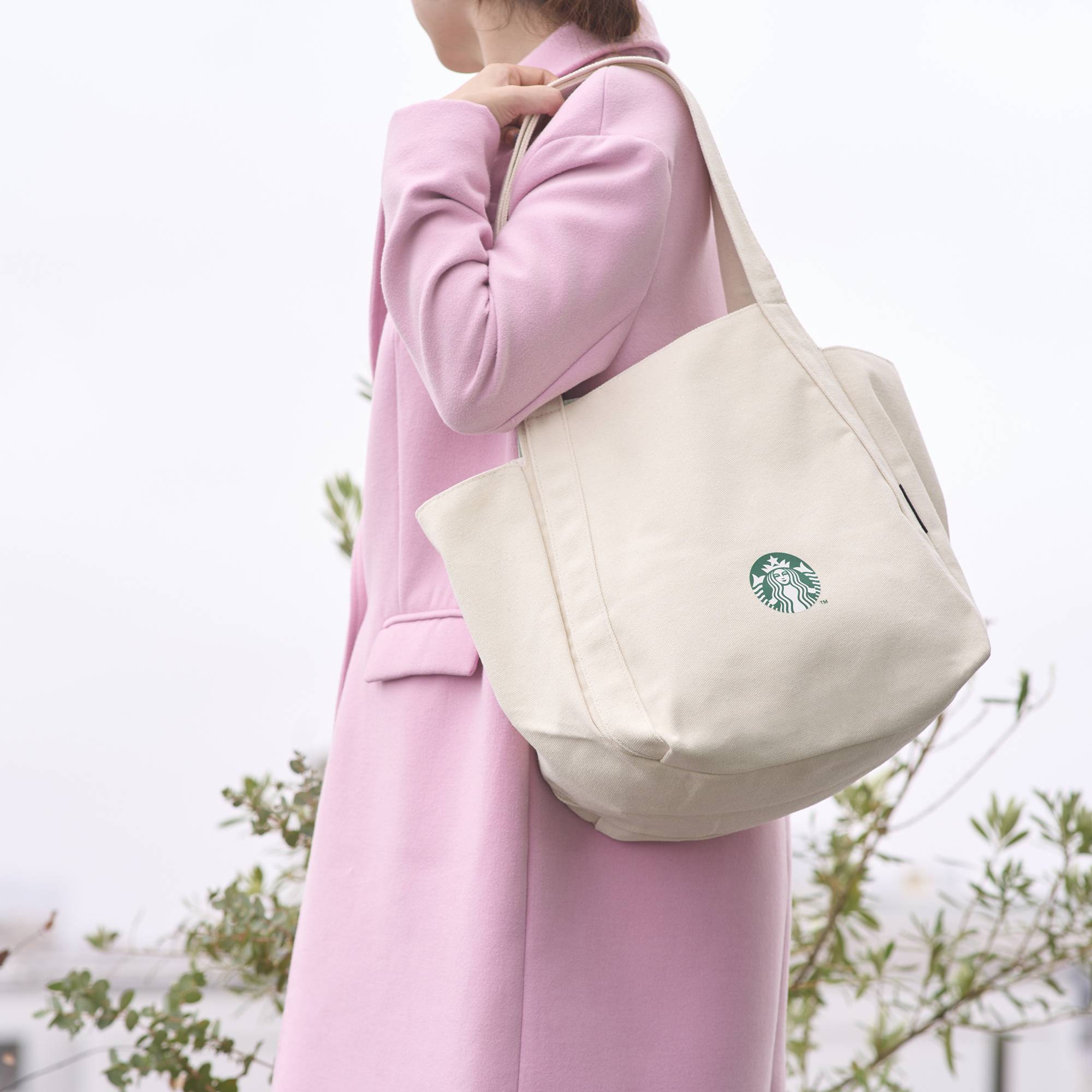 スタバの2025年「福袋」が抽選発売決定！予約方法や気になる中身