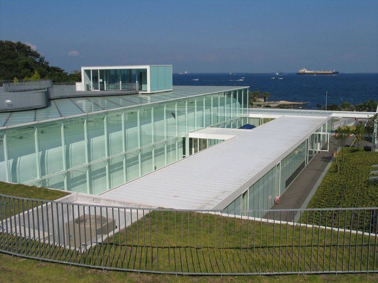 横須賀美術館の外観写真