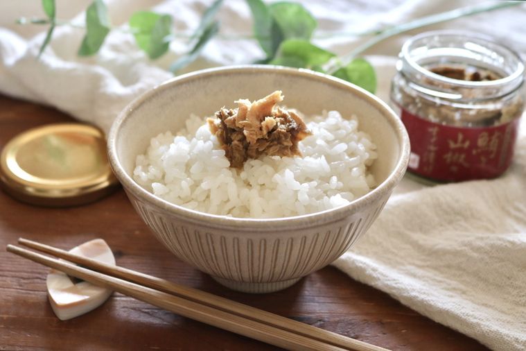 白米と鮪と山椒のオイル漬け