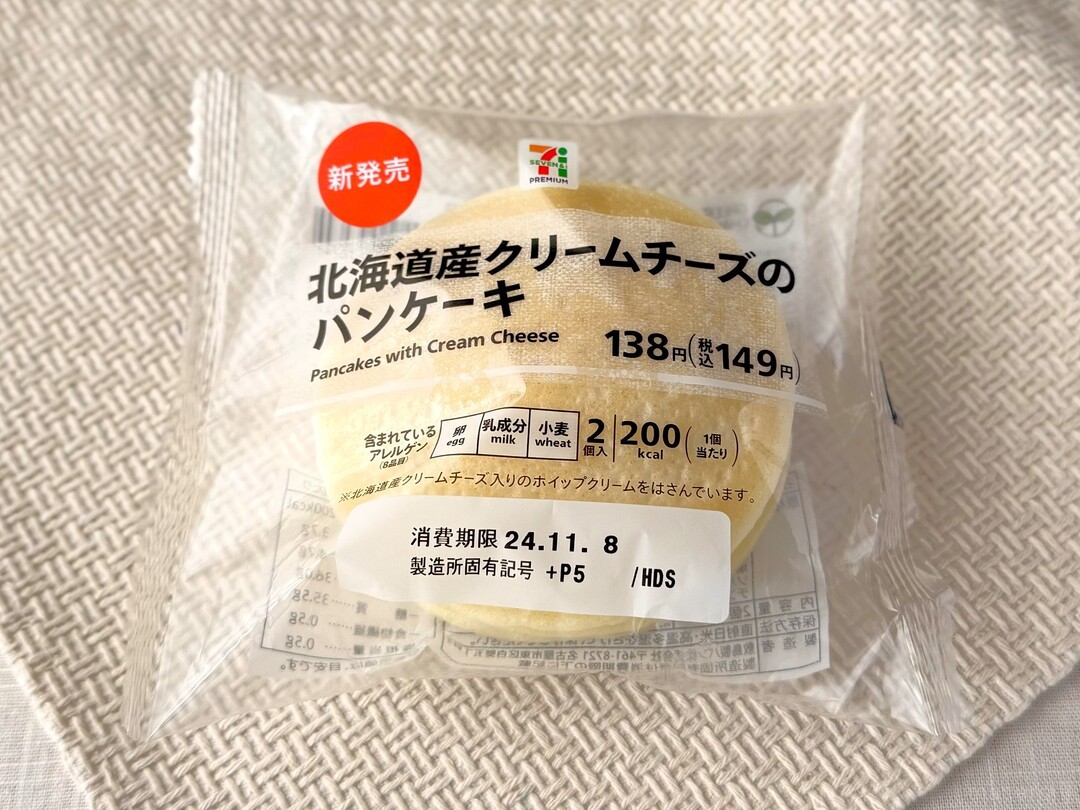 バタークリームチーズ もち、パンケーキ パンというよりスイーツ。セブン新作「クリームチーズのパンケーキ」の