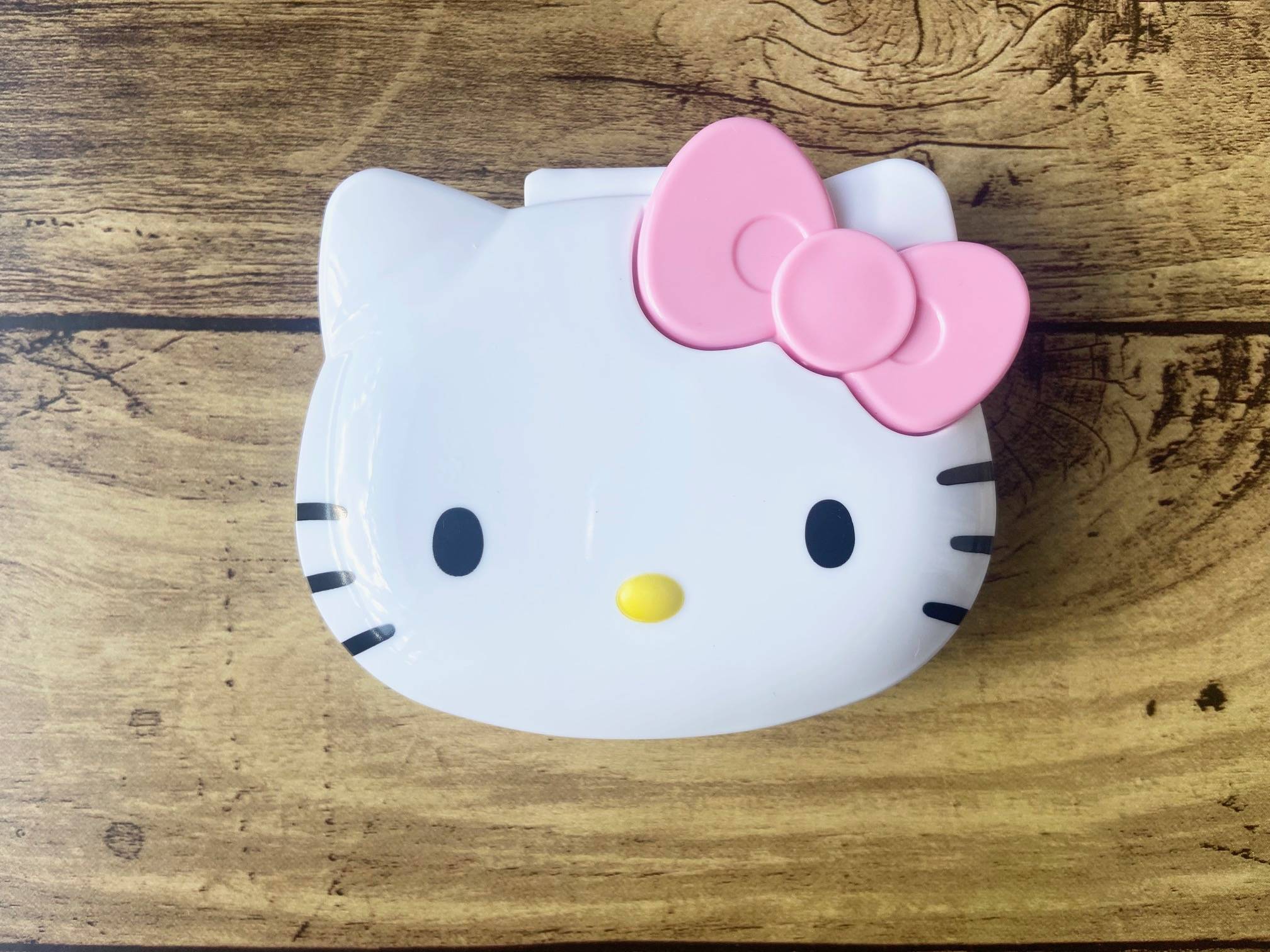 キティちゃん好きはキャンドゥに急いで！爆売れ「フェイス型ケース」が