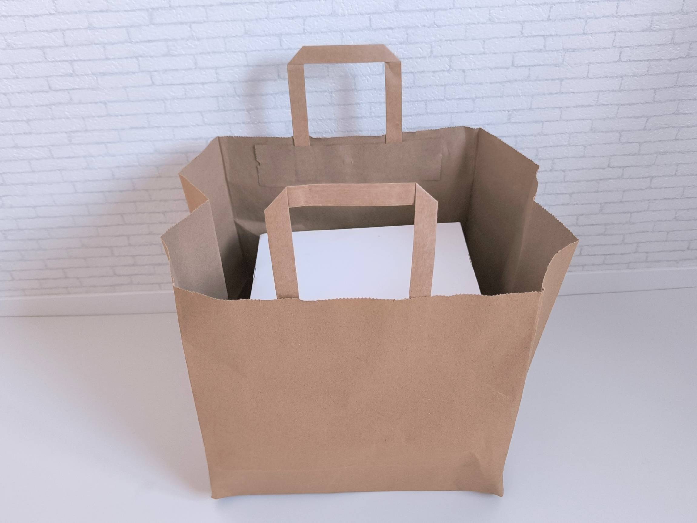 年末年始に役立つ♪ケーキやお弁当もすっぽり入る「紙袋を広げる裏ワザ
