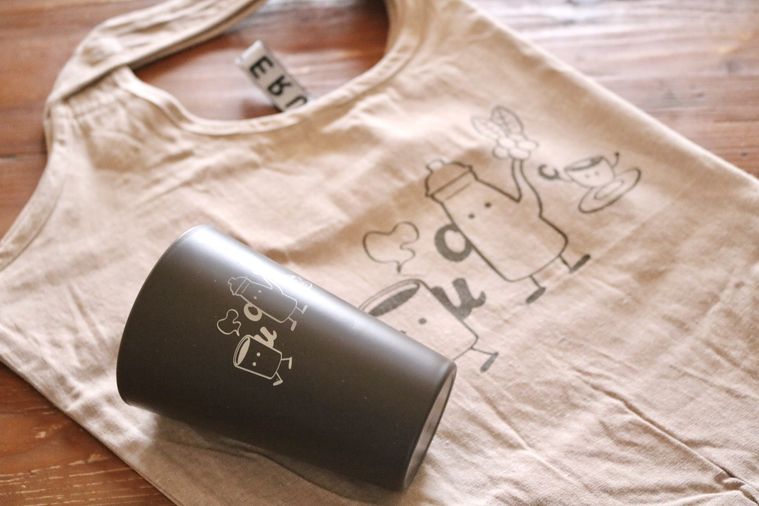 どの福袋にも入っているバッグとタンブラー