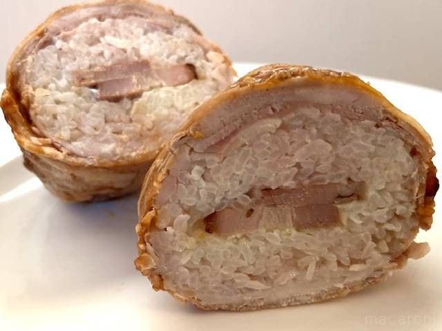 中に焼豚が入っている肉巻きおにぎり