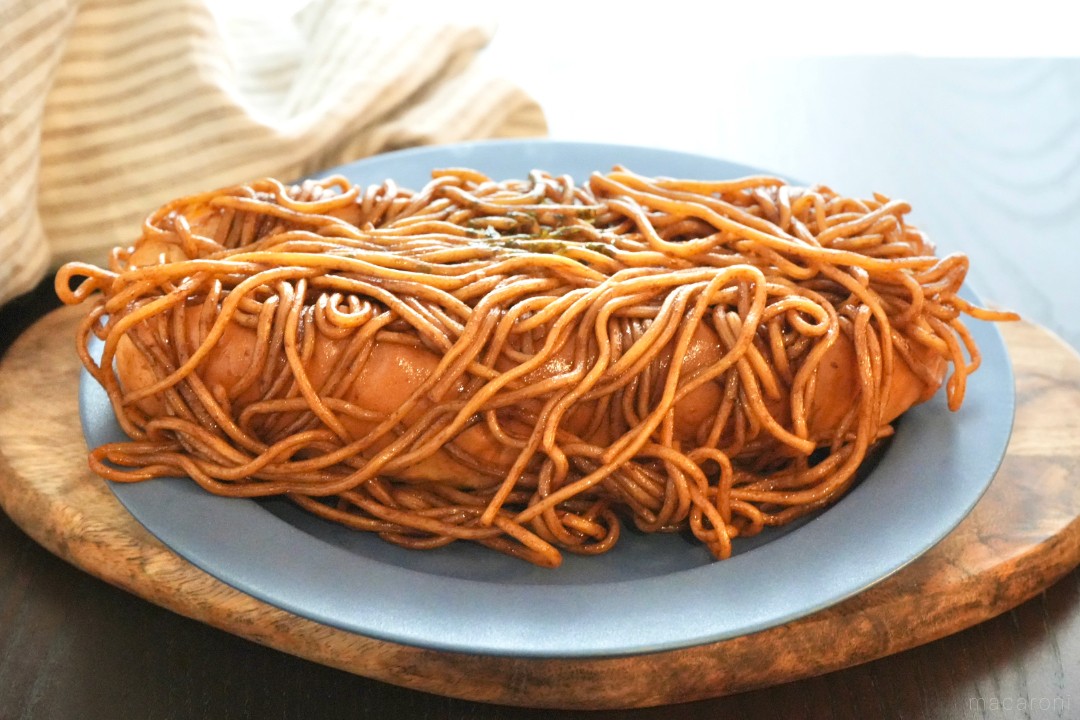 ローソンのメガサイズパン2種を食べ比べ！人気の「焼きそばパン