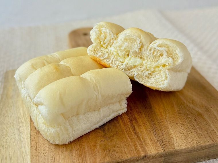 真ん中にクリームがはいった白いダースちぎりパン