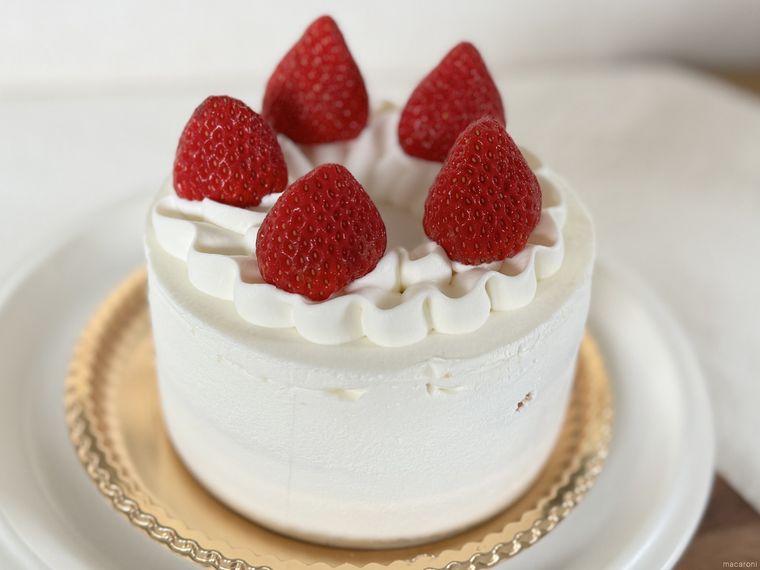 皿にのったシャトレーゼのショートデコレーション12cm