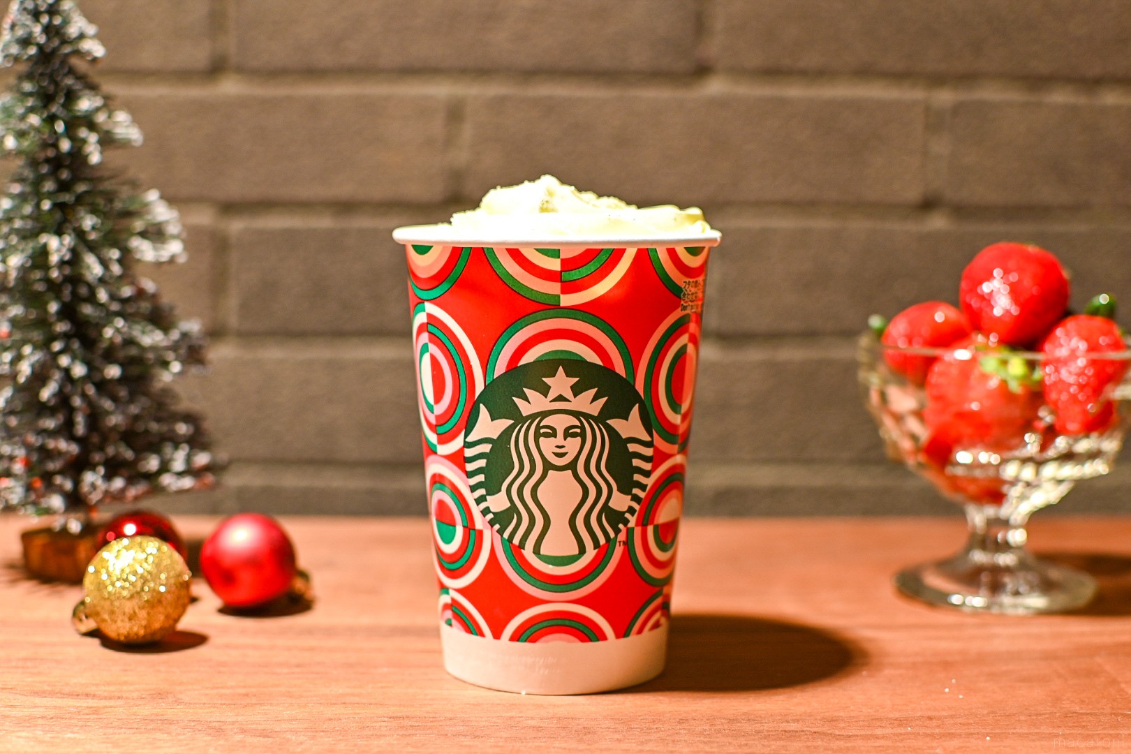 スタバ流のいちごミルク!? 新作「メリーベリー ストロベリー