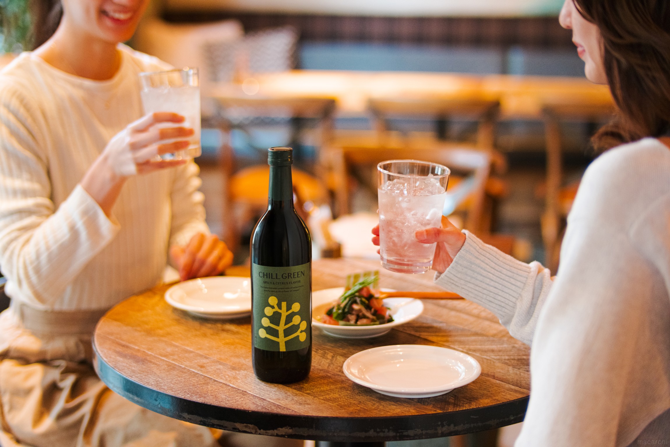 ハワイアンカフェ「Aloha Table」に話題の新感覚ボタニカル麦焼酎
