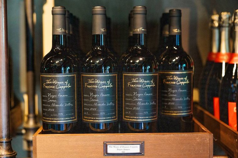 ワインが並んでいる