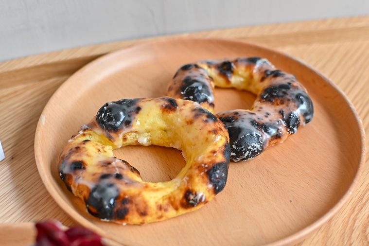 お皿にのったナポリドーナツのアップ