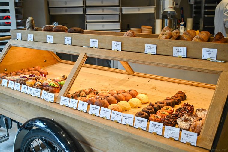 パンがならんでいるところ