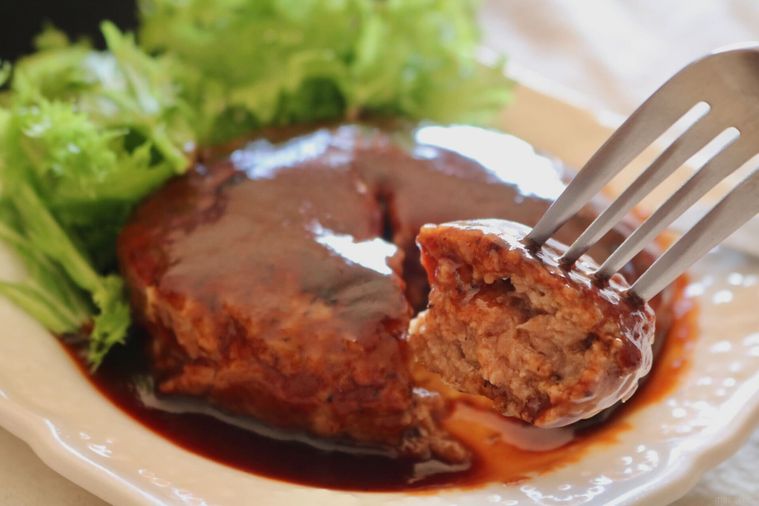 肉汁が溢れるハンバーグ