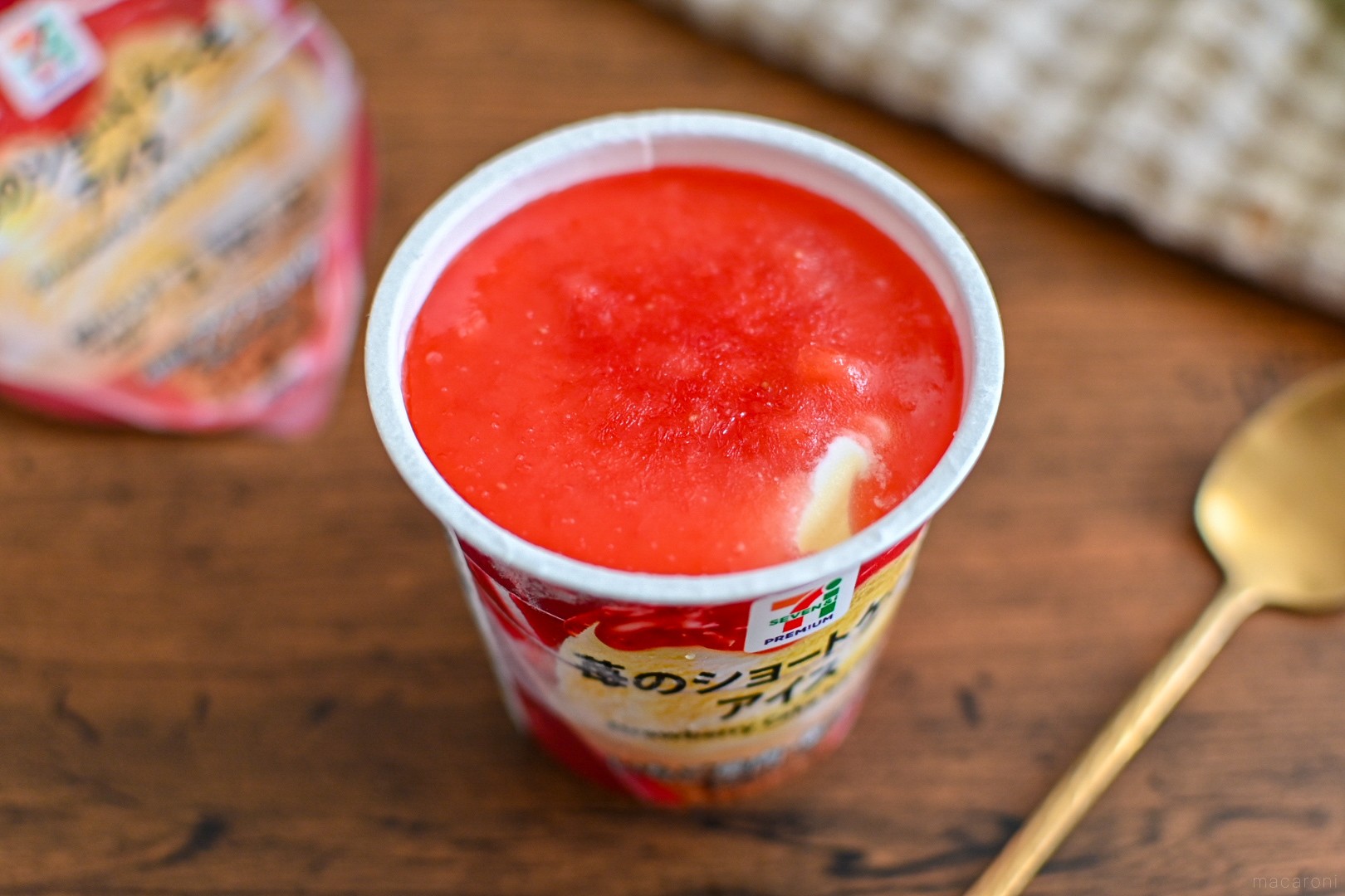 セブン新作「苺のショートケーキアイス」が200kcal以下とは思え