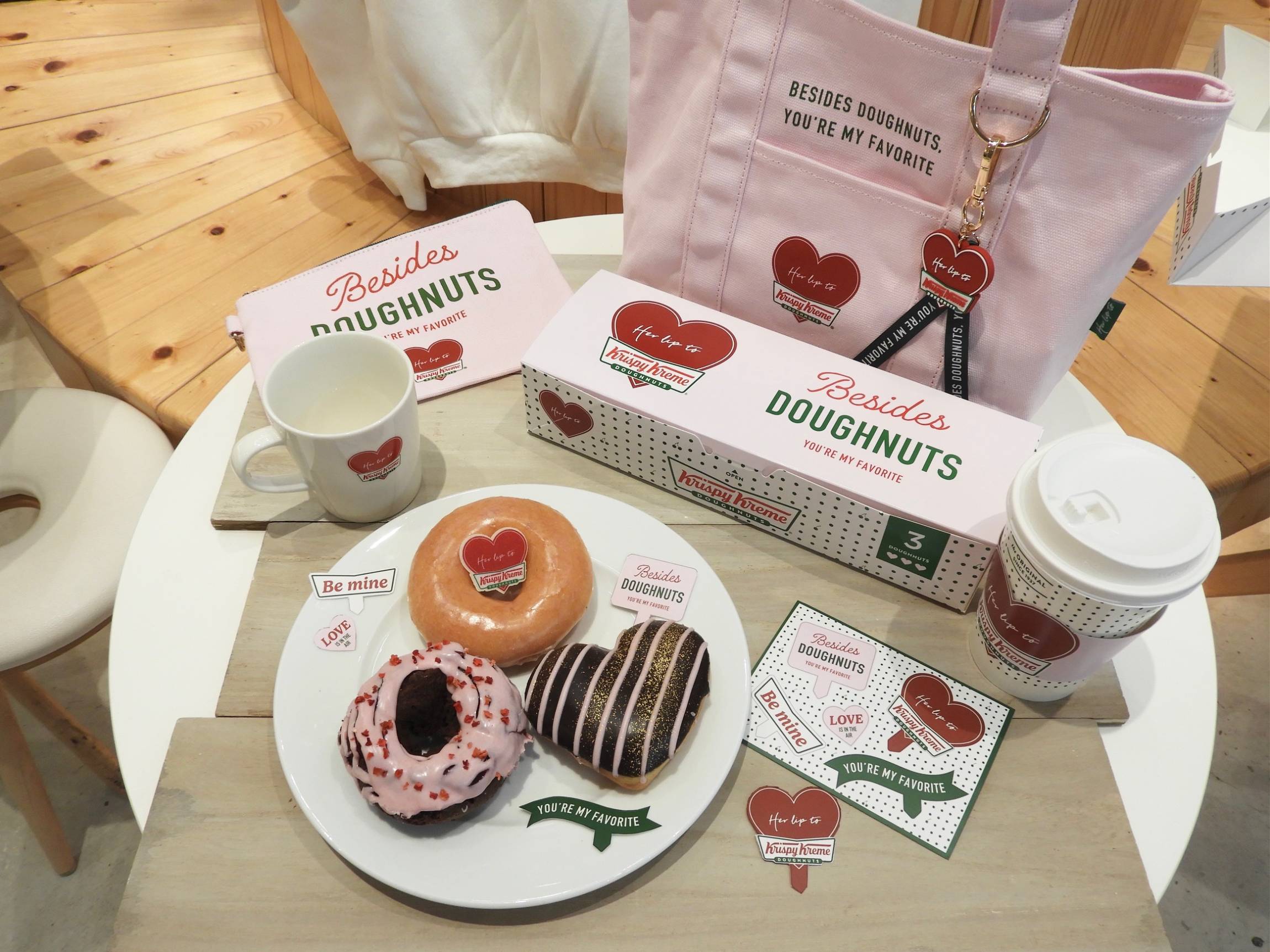 Her lip to クリスピークリームドーナツコラボ トレーナー KKDJ×Her lip to】小嶋陽菜プロデュースのライフスタイル