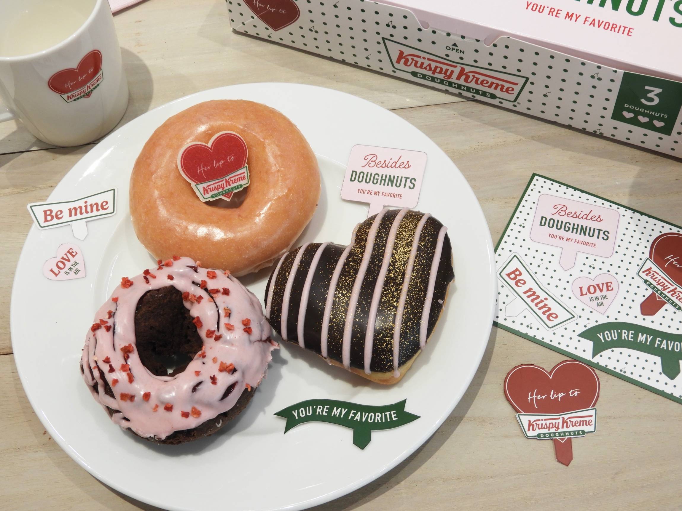 Her lip to クリスピークリームドーナツコラボ トレーナー KKDJ×Her lip to】小嶋陽菜プロデュースのライフスタイル