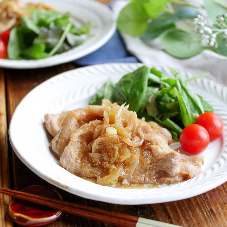 器に盛られた生姜焼き