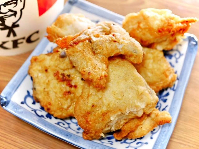 皿に盛られたケンタッキーのオリジナルチキン
