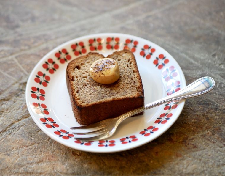 ONIBUS COFFEEのバナナブレッド エスプレッソバターのせ