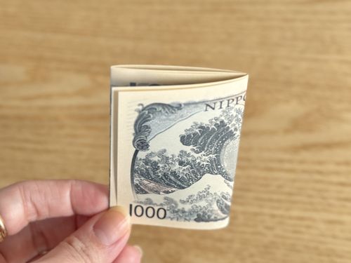 2枚重なっている千円札