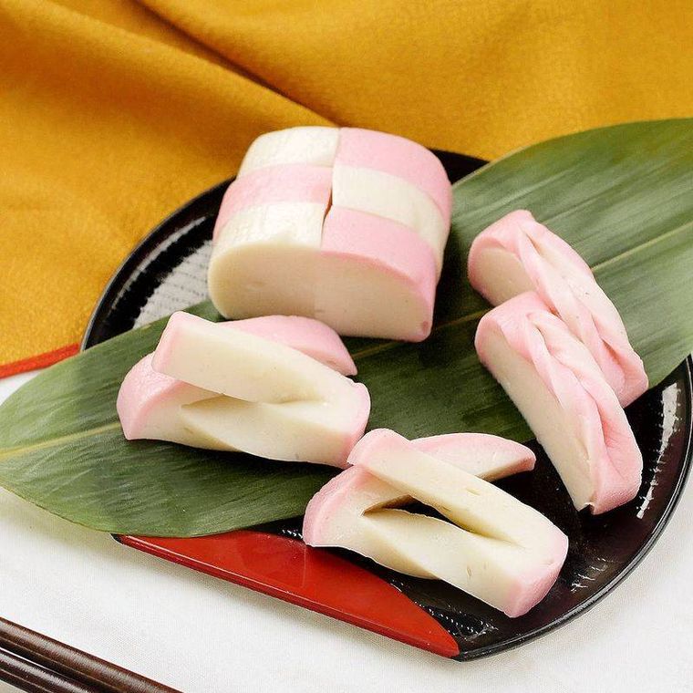 飾り切りをしたかまぼこ