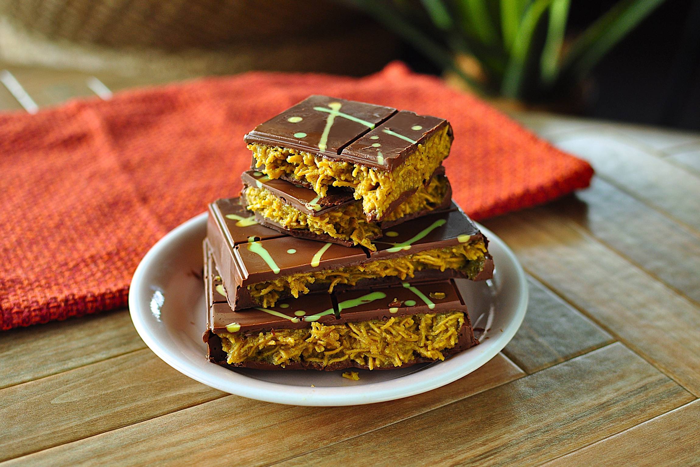 身近な材料で「ドバイチョコレート」を作る方法。皿うどんで代用した