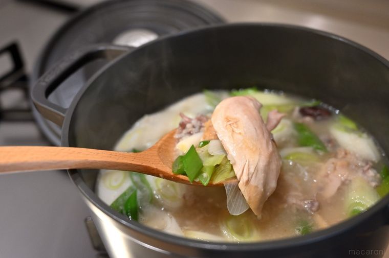 野菜と一緒に煮込んだサムゲタン