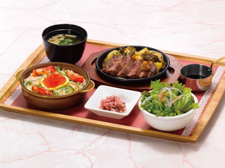 花咲蟹といくらの和風ピラフ黒毛和牛ステーキ